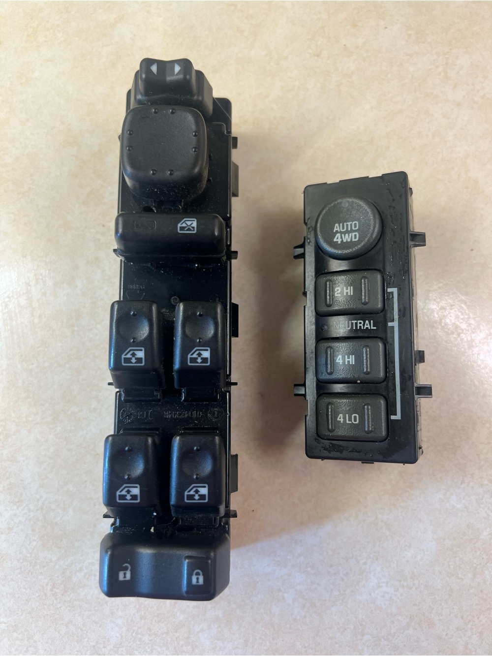 Black Power Window and 4WD Switch Set - for 2005 Chevy Tahoe